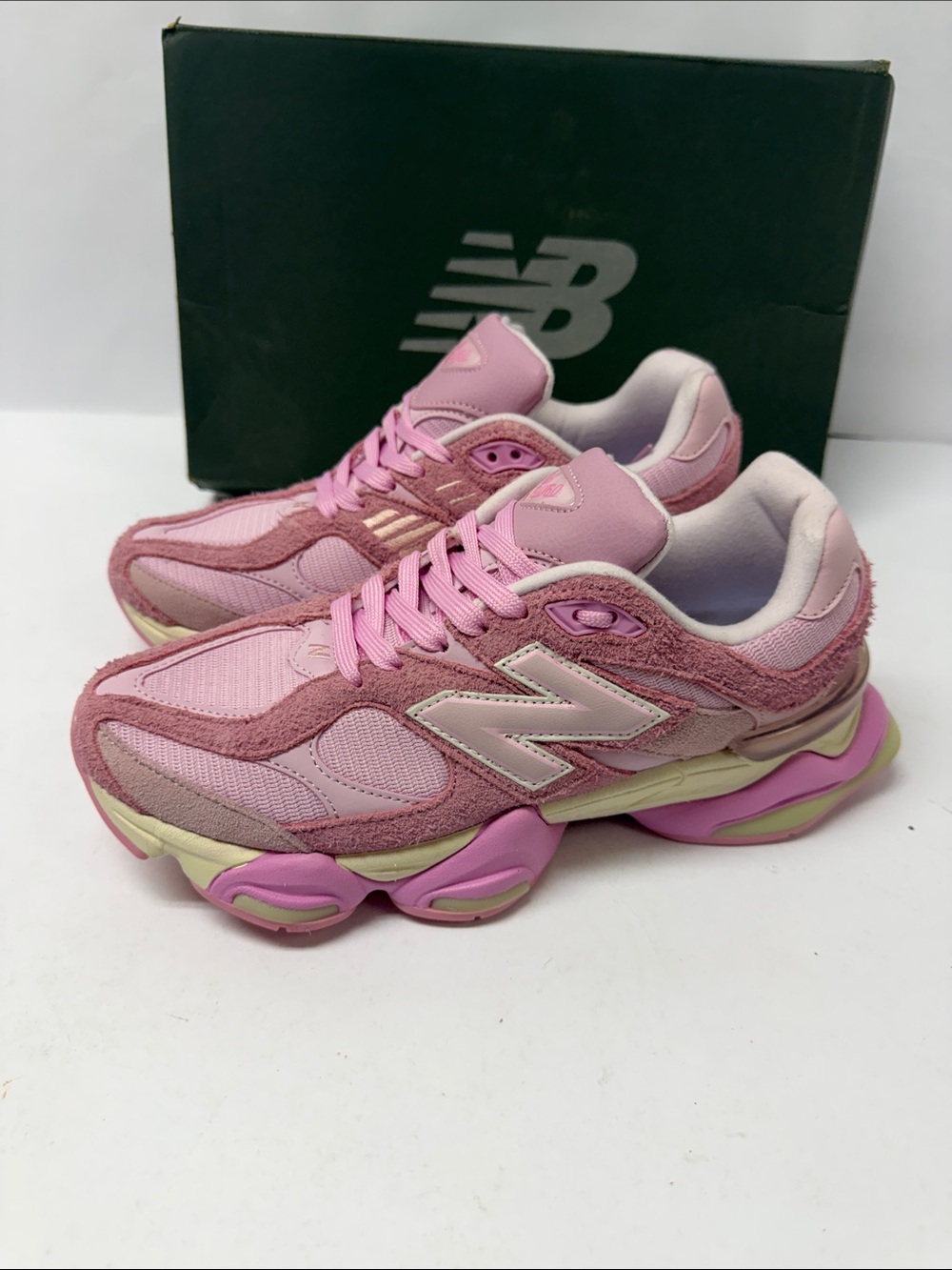 Like new 9060 new balance women’s size 7.5 Pink NB athletic shoes
